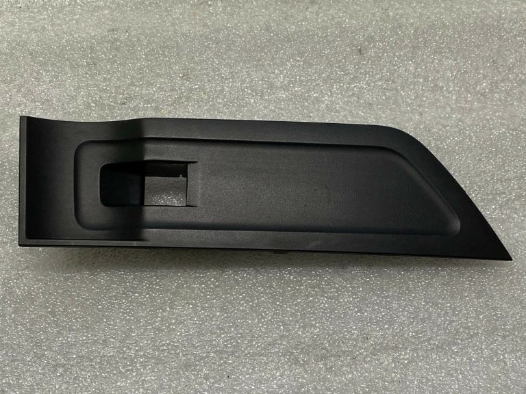 Škoda Superb III B8 loga pogas plastmasas vāciņš aizmugurējais kreisais 3v0867171