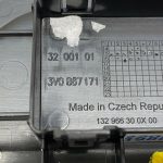 Škoda Superb III B8 loga pogas plastmasas vāciņš aizmugurējais kreisais 3v0867171