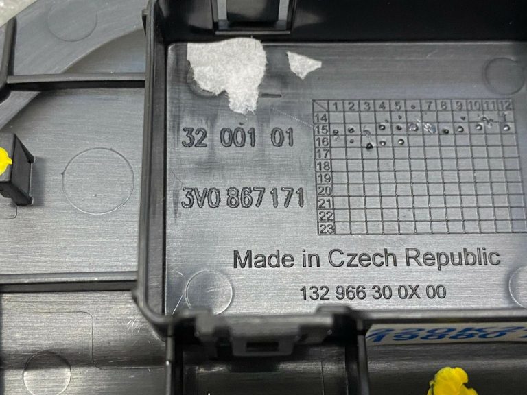 Škoda Superb III B8 loga pogas plastmasas vāciņš aizmugurējais kreisais 3v0867171