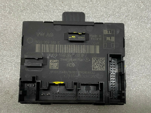 Škoda Superb 3V Audi VW Seat door control unit door right front 5Q0959593E