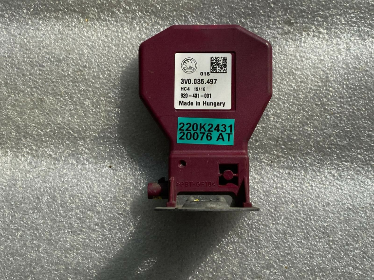 Škoda Superb III B8 3V Aizmugures antenas vadības bloks 3V0035497