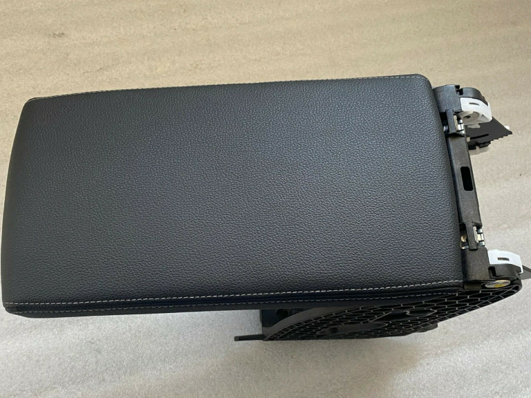 Škoda Superb III B8 3V oriģināls centrālās konsoles roku balsts 3V0864207