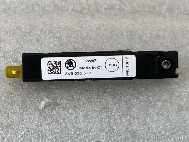 Škoda Superb III B8 3V Antenas pastiprinātājs 3V5035577
