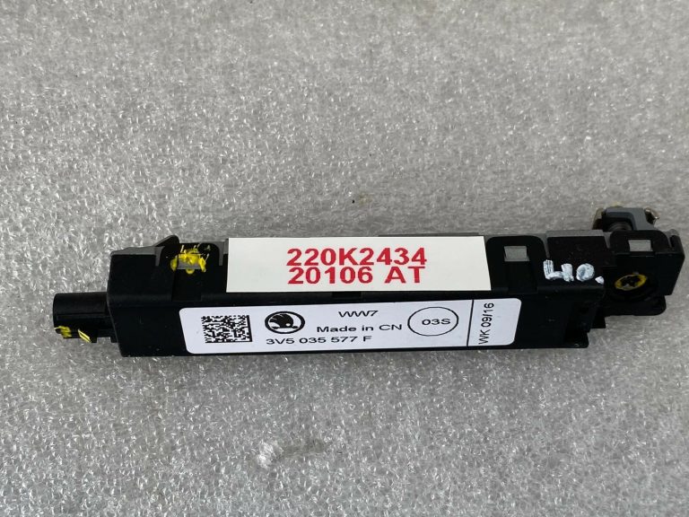 Škoda Superb III B8 3V Antenas pastiprinātājs 3V5035577F