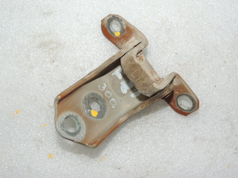 Ford Ranger P375 durvju eņģe priekšējā labajā pusē zem Saber M7413 AB392122810AE