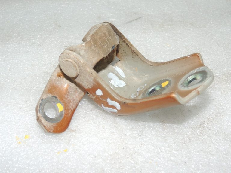 Ford Ranger P375 durvju eņģe priekšējā labajā pusē zem Saber M7413 AB392122810AE