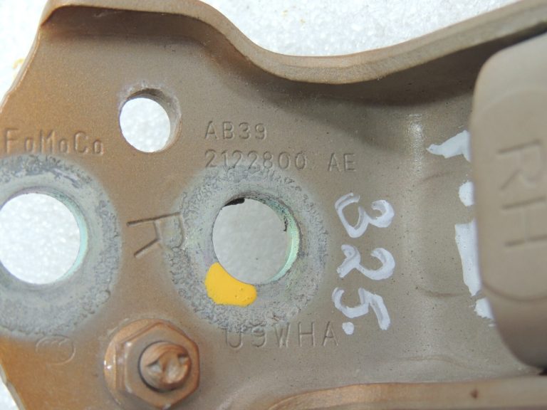 Ford Ranger P375 durvju eņģe priekšējā labā pusē Top Saber M7413 AB392122800AE