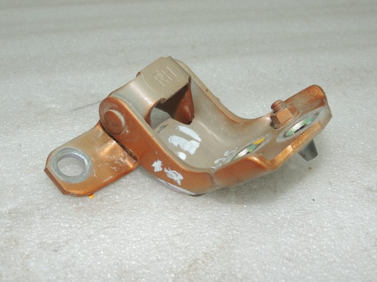 Ford Ranger P375 durvju eņģe priekšējā labā pusē Top Saber M7413 AB392122800AE