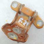 Ford Ranger P375 durvju eņģe aizmugurējā labajā pusē zem Saber M7413 AB392626810AE