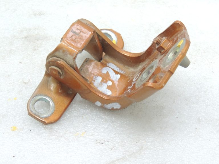 Ford Ranger P375 durvju eņģe aizmugurējā labajā pusē zem Saber M7413 AB392626810AE