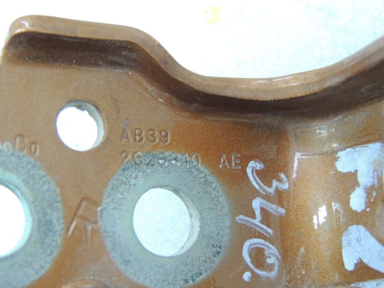 Ford Ranger P375 durvju eņģe aizmugurējā labajā pusē zem Saber M7413 AB392626810AE
