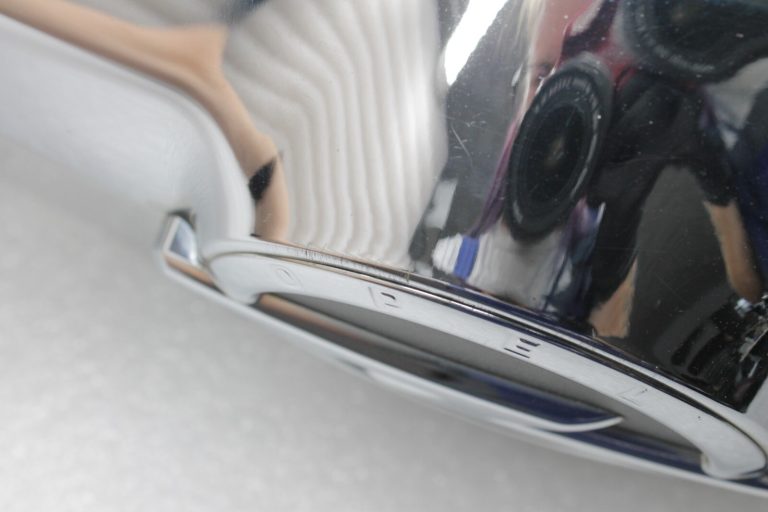 Opel Insignia A Tourer aizmugurējo durvju roktura vāks argona sudraba 176 GAN 13322627