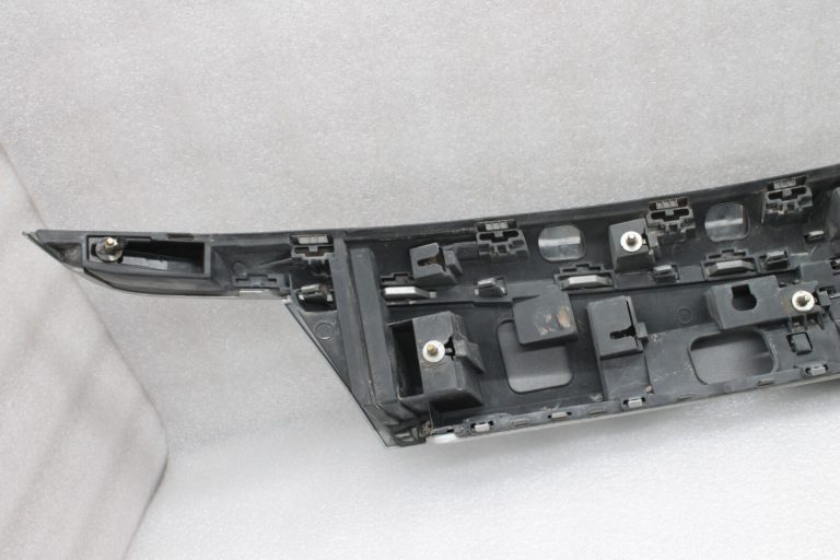 Opel Insignia A Tourer aizmugurējo durvju roktura vāks argona sudraba 176 GAN 13322627