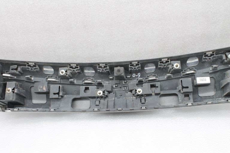 Opel Insignia A Tourer aizmugurējo durvju roktura vāks argona sudraba 176 GAN 13322627