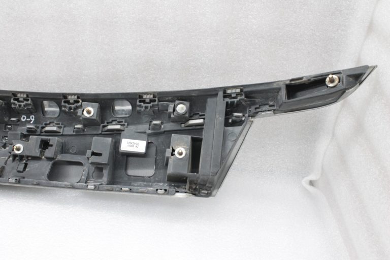 Opel Insignia A Tourer aizmugurējo durvju roktura vāks argona sudraba 176 GAN 13322627