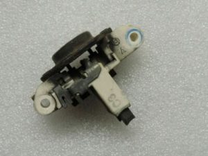 Oriģinālais Bosch 90A 14V alternatora ģeneratora oglekļa birstes regulators