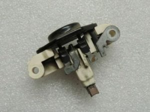 Oriģinālais Bosch 70A 14V alternatora ģeneratora oglekļa suku regulators