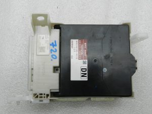 Toyota Yaris P13 oriģinālā drošinātāju kārba 82730-52K40