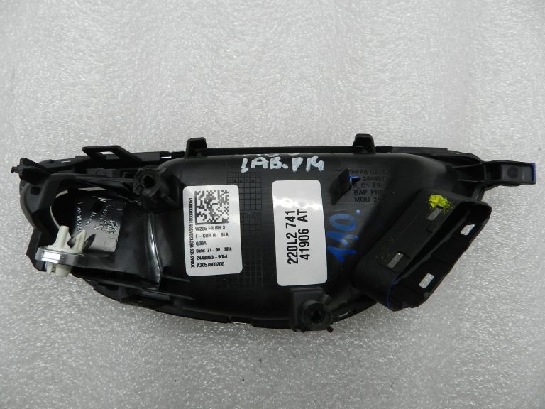 Mercedes C-Class W205 C220D Durvju atvēršanas rokturis priekšējais iekšējais labajā pusē a2057600200