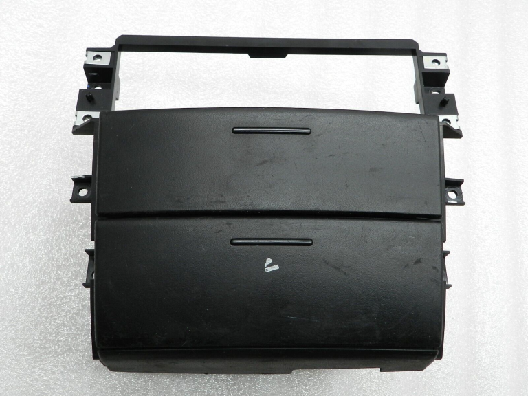 Kia Sorento CR oriģināls centrālās konsoles glabāšanas nodalījums 84570-3E000-PH