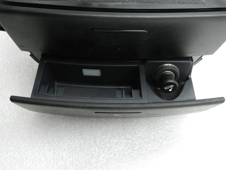 Kia Sorento CR oriģināls centrālās konsoles glabāšanas nodalījums 84570-3E000-PH