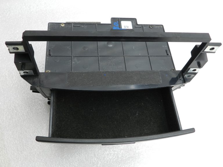 Kia Sorento CR oriģināls centrālās konsoles glabāšanas nodalījums 84570-3E000-PH