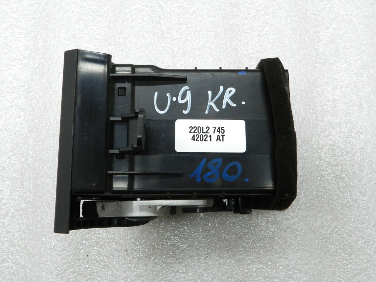 Kia Sorento ventilācijas atveres kreisā puse 97480-3e000