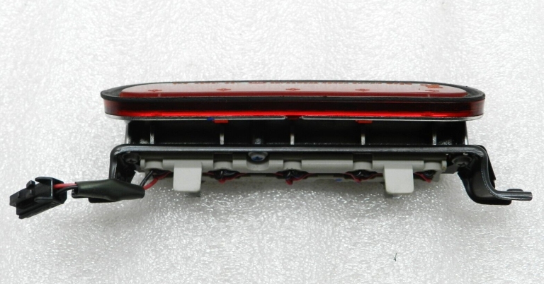 Kia Sorento trešais bremžu lukturis 927003E000