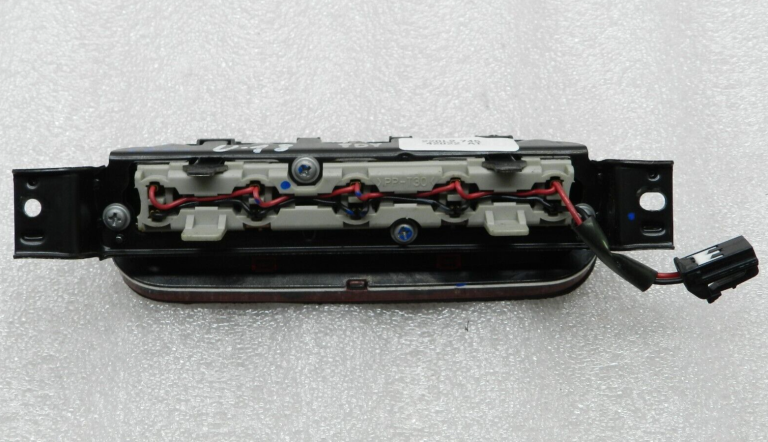 Kia Sorento trešais bremžu lukturis 927003E000