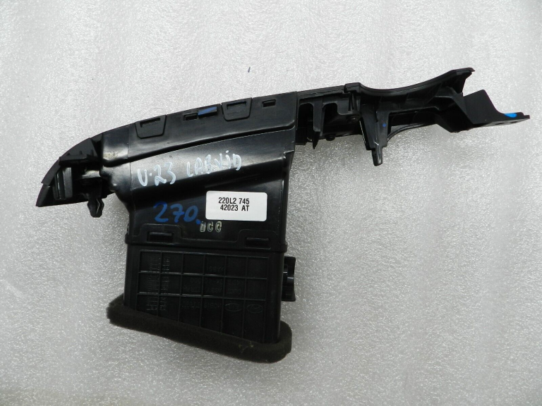 Kia Sedona karnevāla centra ventilācijas režģis Labais X4d974-40000