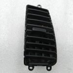 Kia Sorento oriģinālās ventilācijas restes kreisajā centrālajā pusē