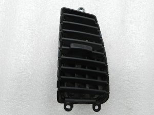 Kia Sorento oriģinālās ventilācijas restes kreisajā centrālajā pusē