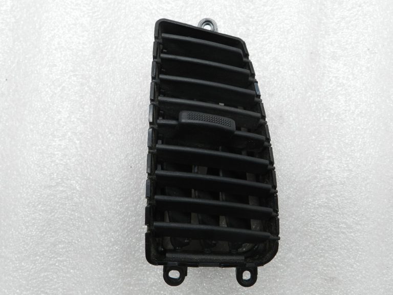 Kia Sorento oriģinālās ventilācijas restes kreisajā centrālajā pusē
