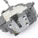 Oriģinālais Renault Kangoo II aizmugurējo durvju slēdzene aizmugurējā kreisā 8200542399