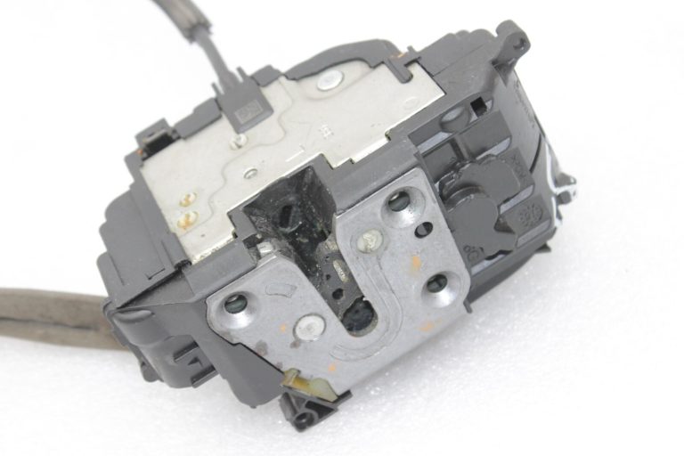 Oriģinālais Renault Kangoo II aizmugurējo durvju slēdzene aizmugurējā kreisā 8200542399