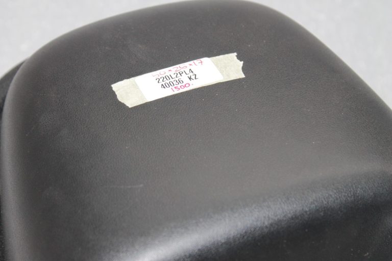 Toyota Avensis T27 priekšējo sēdekļu galvas balsts kreisais vai labais melns audums FB20