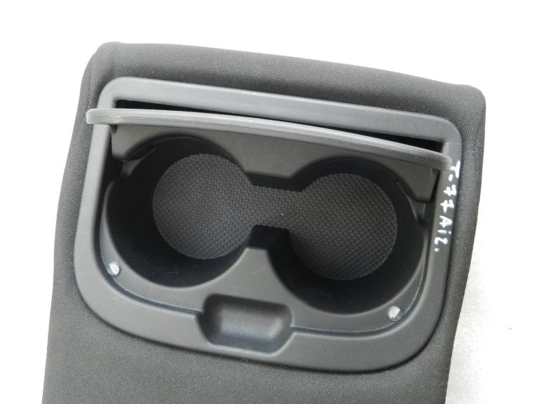 Toyota Avensis T27 Aizmugurējais centrālais roku balsts ar krūzīšu turētāju FB20 7283005230C1