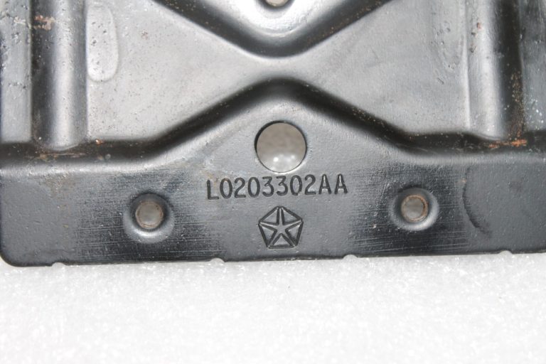 Lancia Thema II Aizmugurējo centrālo sēdekļu galvas balsts Mochacino āda K68104601AA
