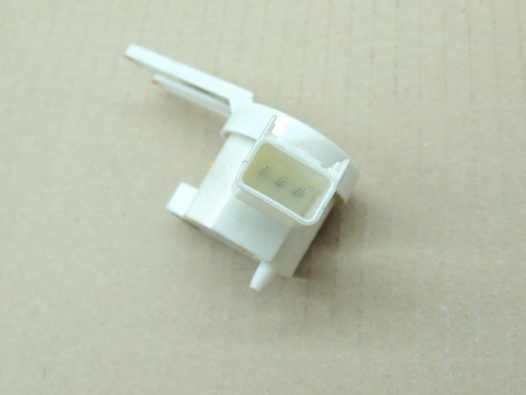 Oriģinālais oriģinālais Opel Antara Astra J Zafira C bremžu pedāļa sensors 15192340