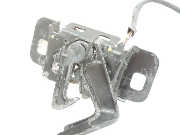 Opel Zafira C motora pārsega slēdzene 39085674 Motora pārsega slēdzene 13371992