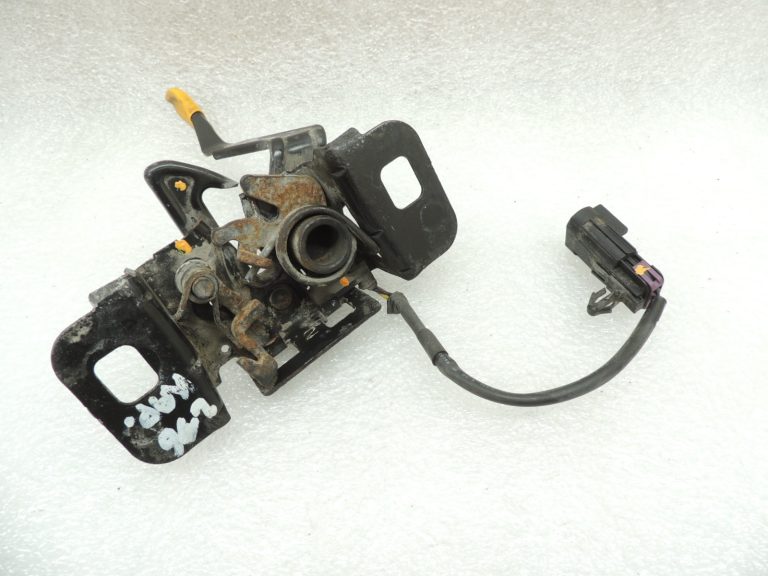 Opel Zafira C motora pārsega slēdzene 39085674 Motora pārsega slēdzene 13371992