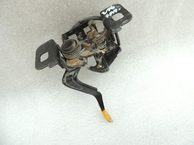 Opel Zafira C motora pārsega slēdzene 39085674 Motora pārsega slēdzene 13371992