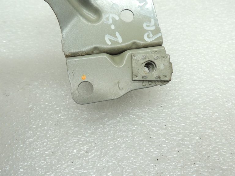Opel Zafira C Priekšējais kreisais dubļusarga kronšteins GEV 13282439