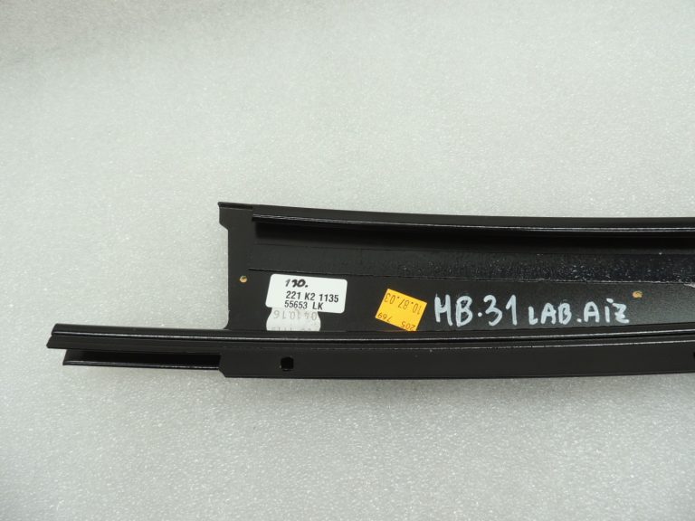 Mercedes W205 Durvju apdares paneļa ārējā aizmugurējā labā daļa A2056901087