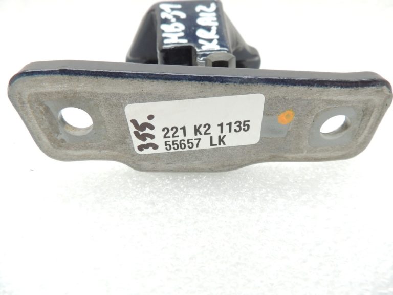 Mercedes W205 aizmugurējā kreisā durvju augšējā eņģe A2057300137 890U Canvasite Blue