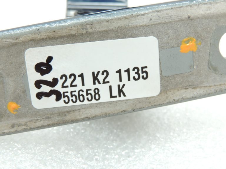 Mercedes W205 Priekšējā labās puses augšējo durvju eņģe A2057200237 890U Canvasite Blue