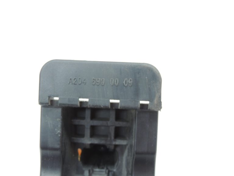 Oriģinālais Mercedes C-Class W205 pacelšanas punkts A2046900009 A2046920028