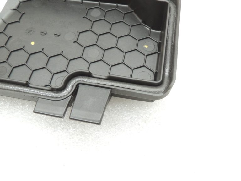 Oriģinālais Mercedes C klases W205 drošinātāju kārbas vāciņš A2055400182