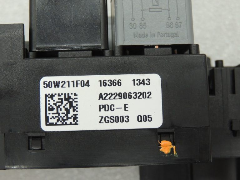 Oriģinālais Mercedes C klases W205 drošinātāju kārba Releju kaste A2229063202