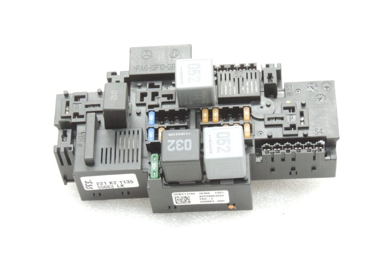 Oriģinālais Mercedes C klases W205 drošinātāju kārba Releju kaste A2229063202